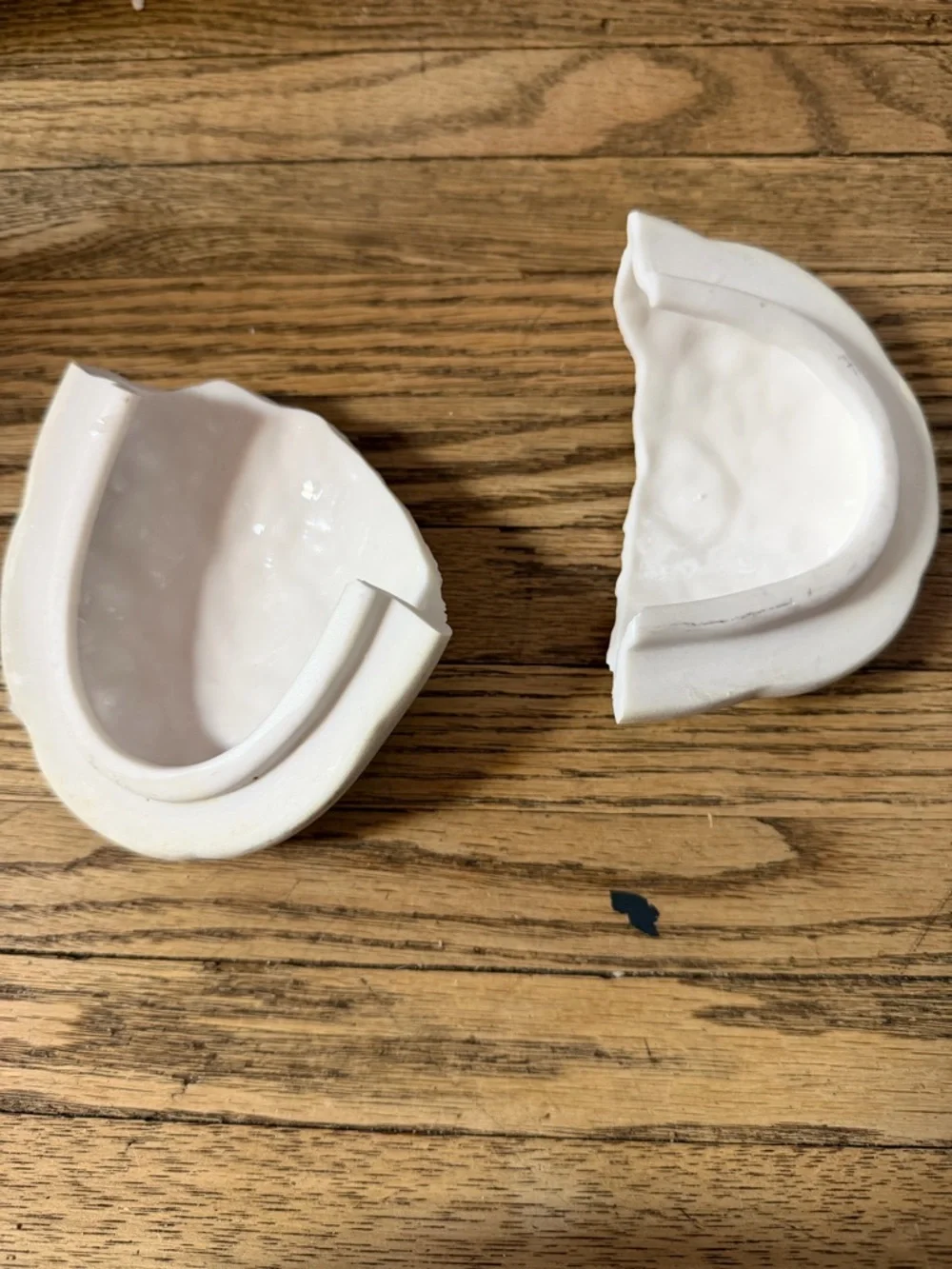 Vintage Jewelry lot in damaged trinket box - Picture 5 of 6